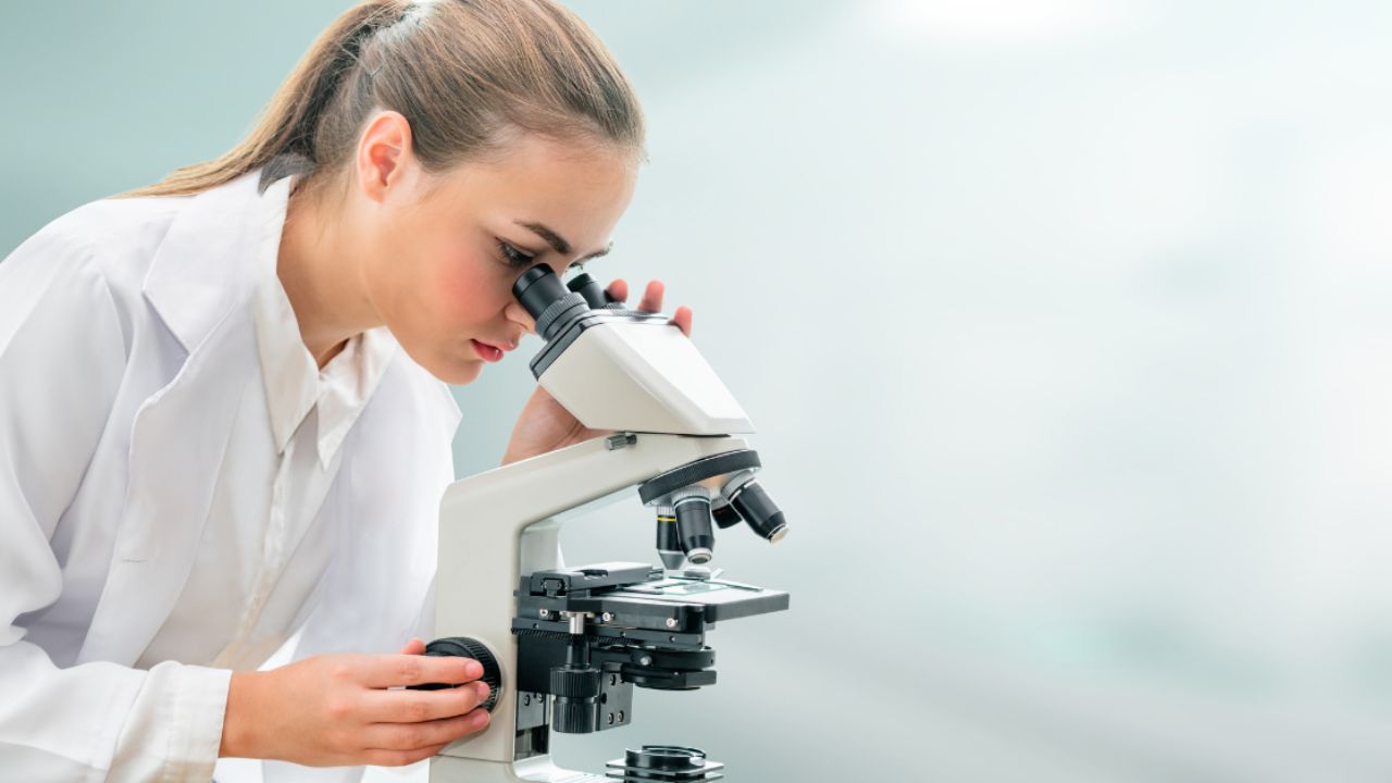 Tips for Choosing the Right Glass Slide for Your Microscopy Needs